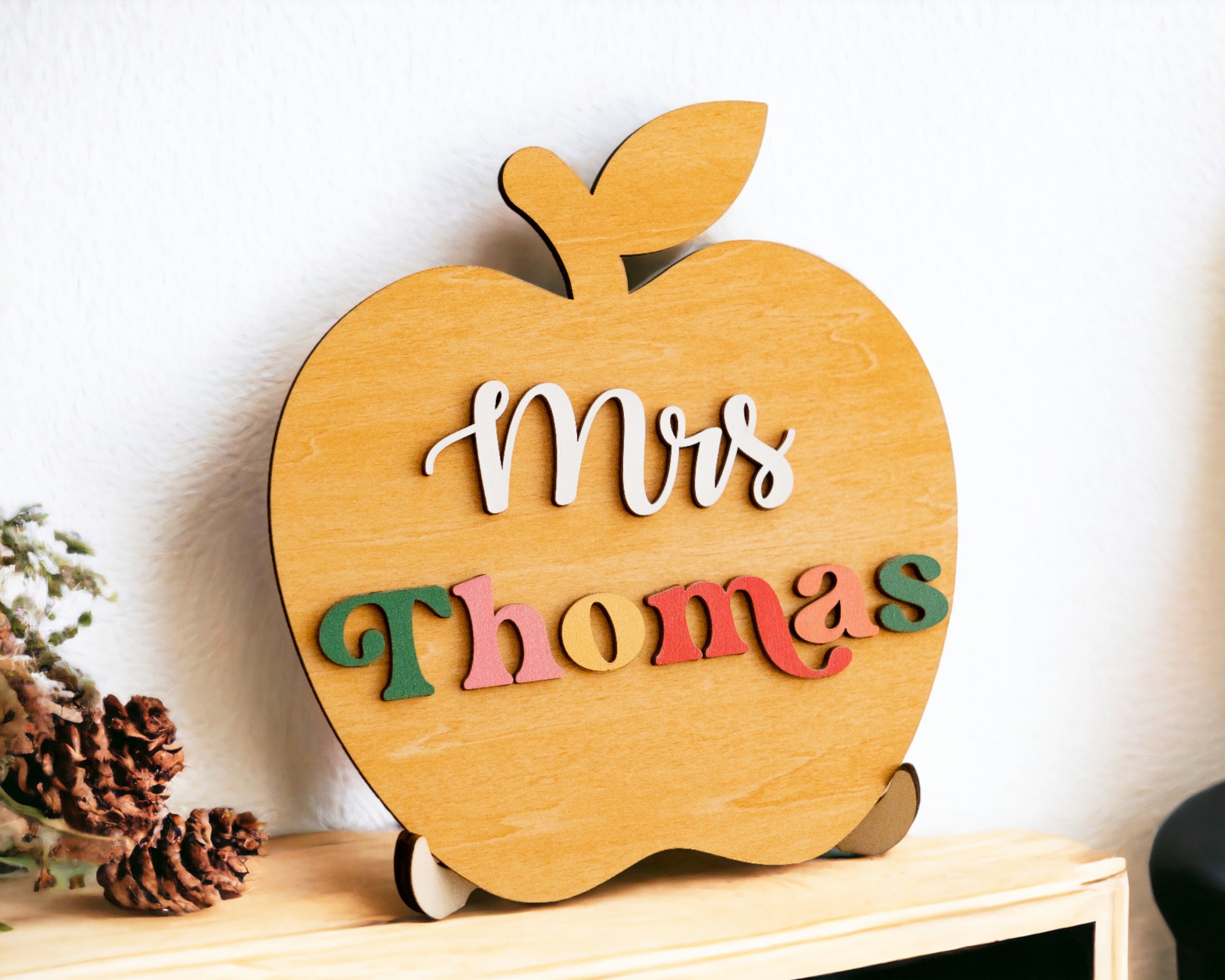 Personalized Wooden Teacher’s Apple Sign for Cute Teacher Gifts and Personalized Teacher Ornament J94