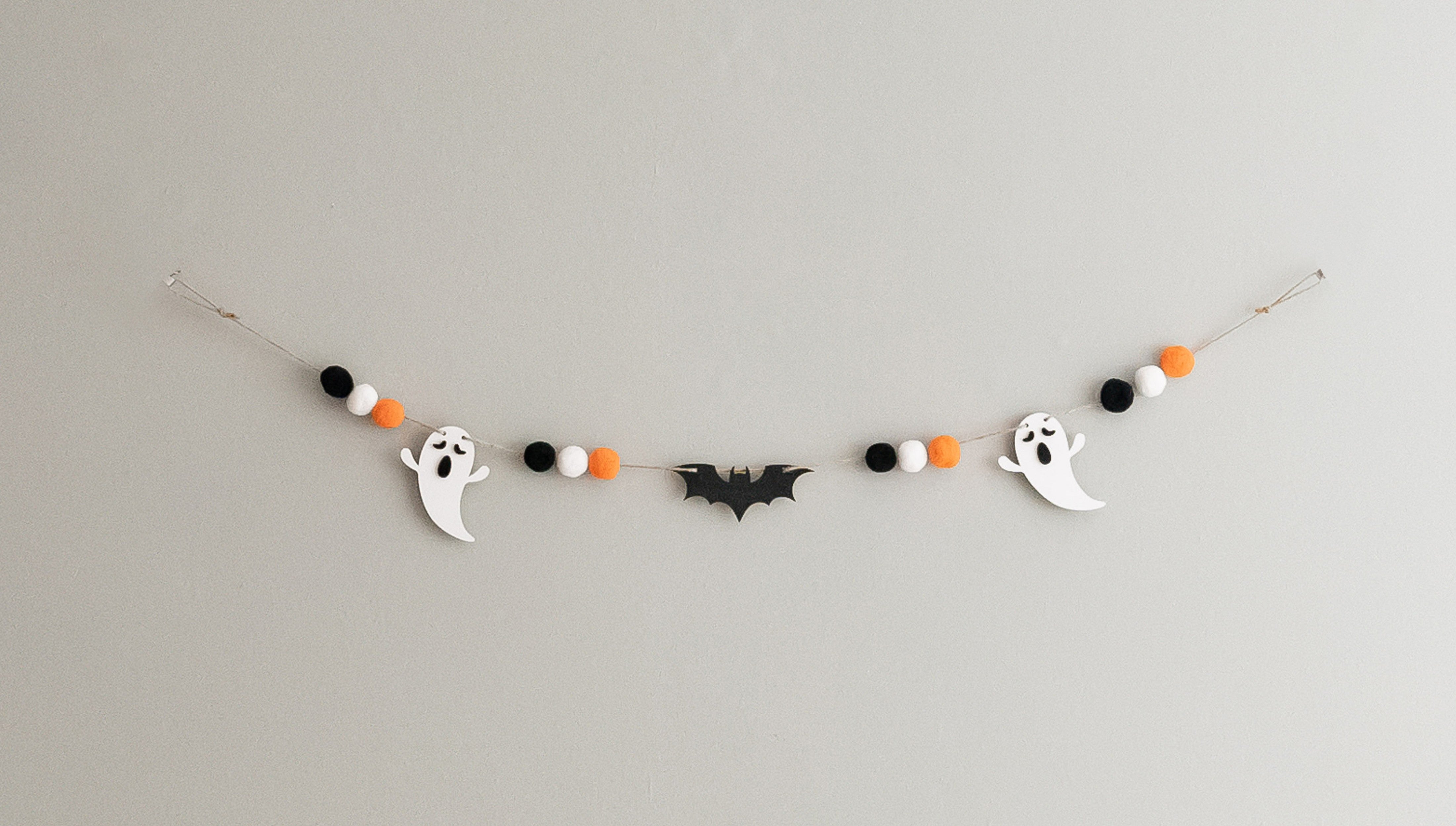 Boho Wooden Halloween Garland for Spooky Wall Decor