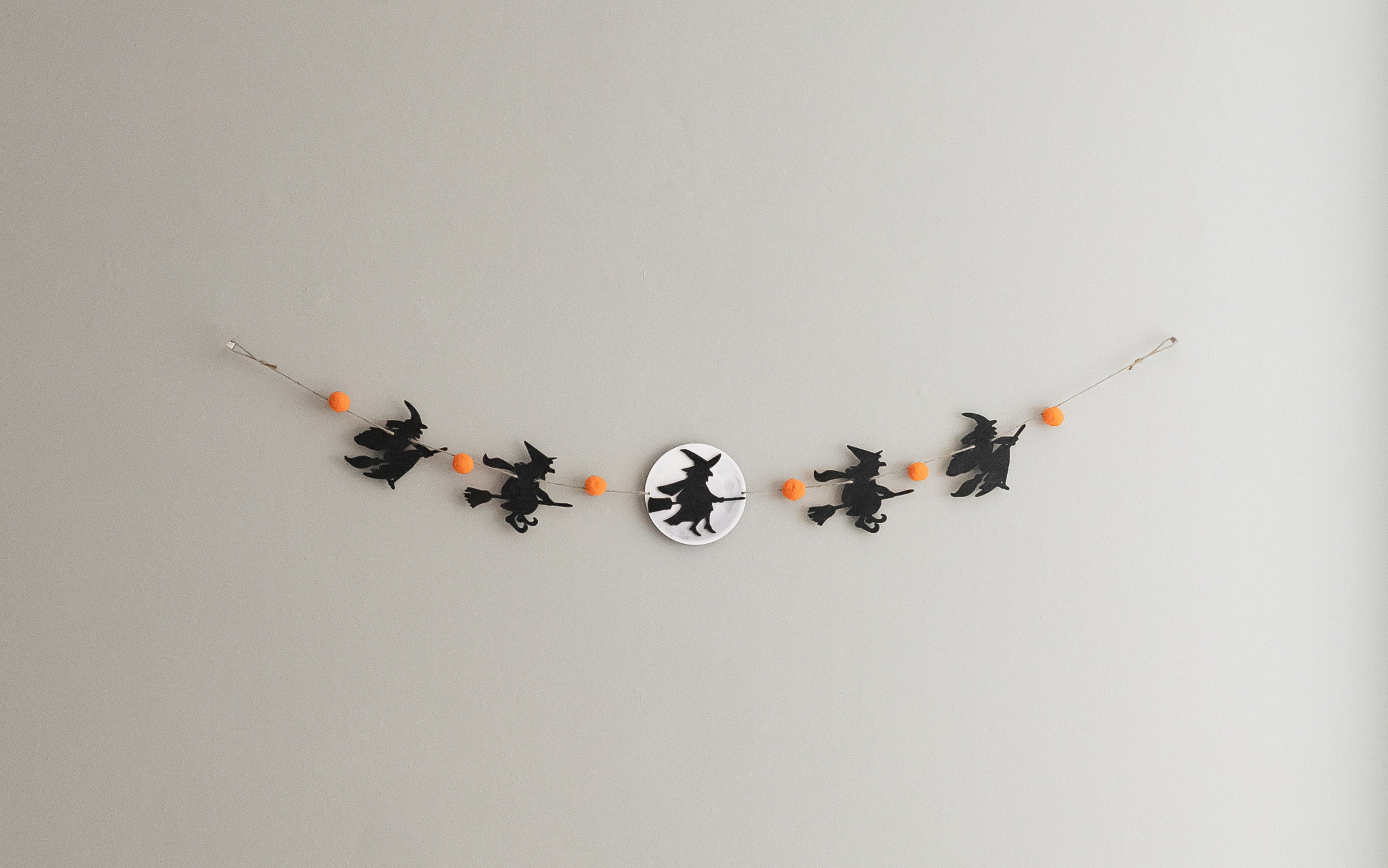 Enchanting Wooden Witches Halloween Garland for Your Spooky Decor