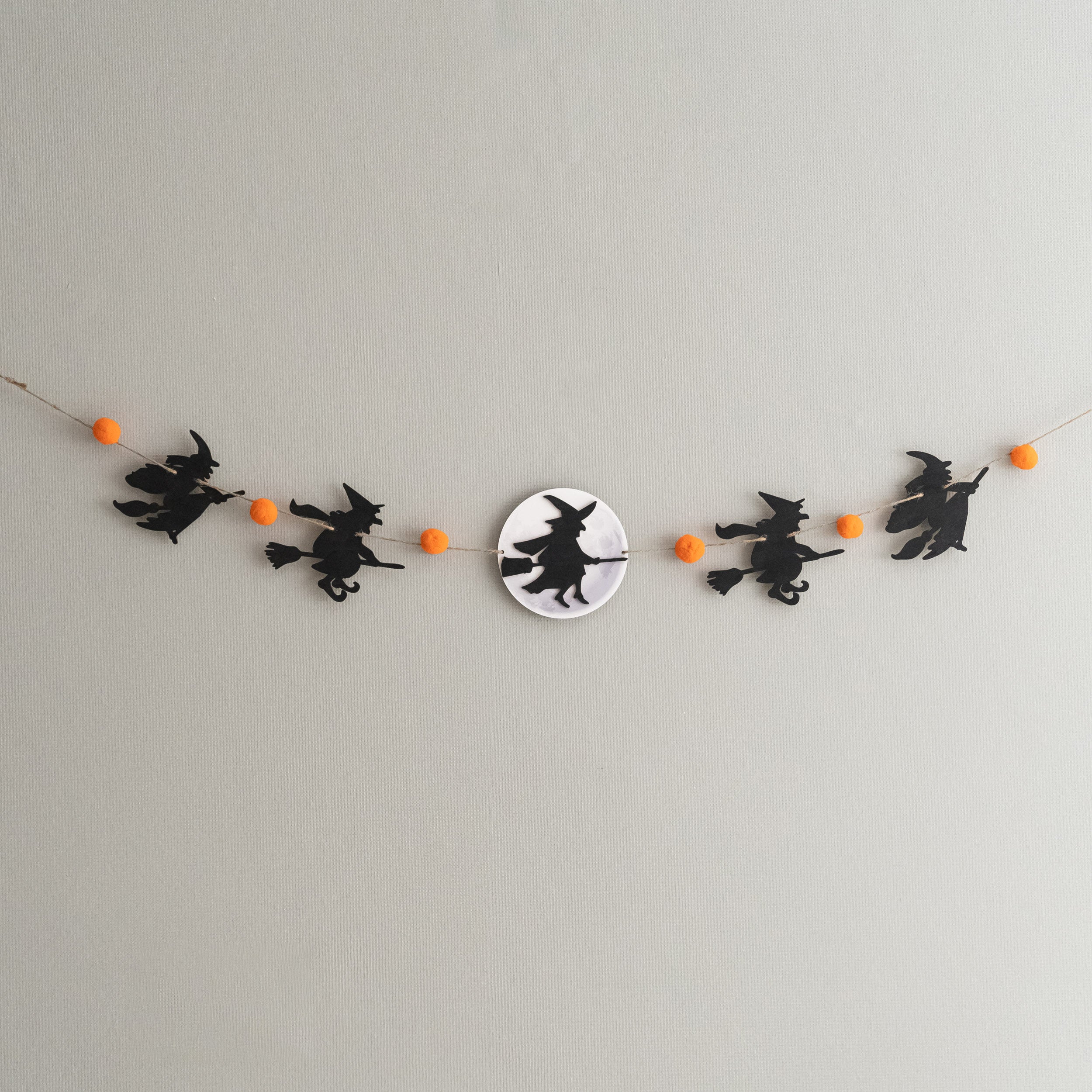 Wooden Witch Halloween Garland Wood for Spooky Wall Decor R37