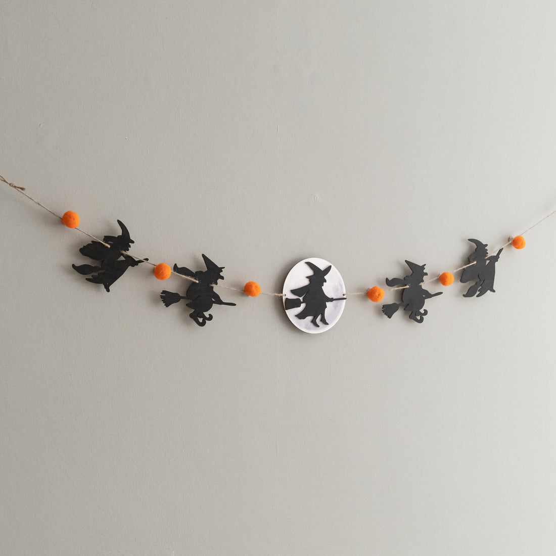 Wooden Witch Halloween Garland Wood for Spooky Wall Decor R37