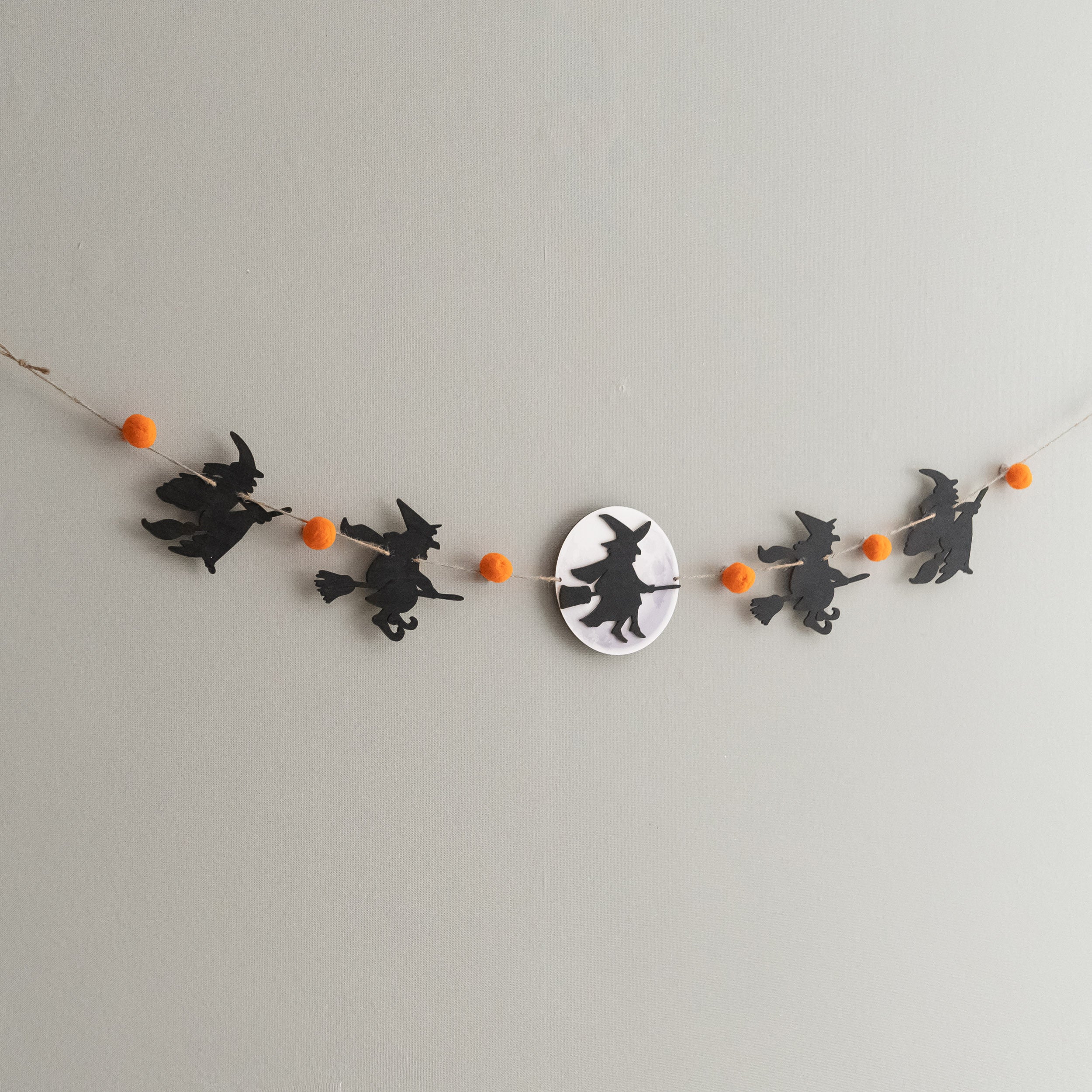 Wooden Witch Halloween Garland Wood for Spooky Wall Decor R37