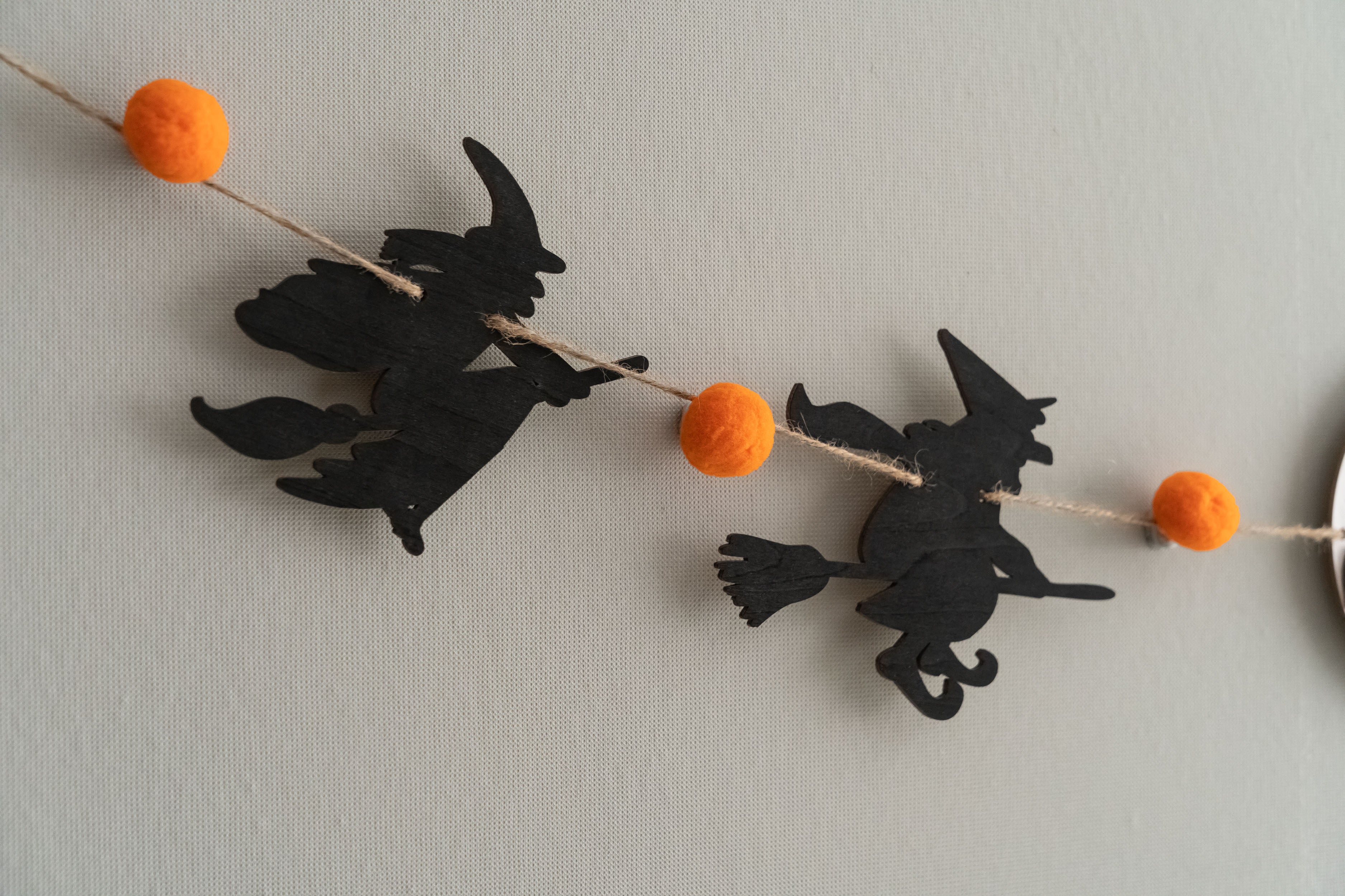 Wooden Witch Halloween Garland Wood for Spooky Wall Decor R37