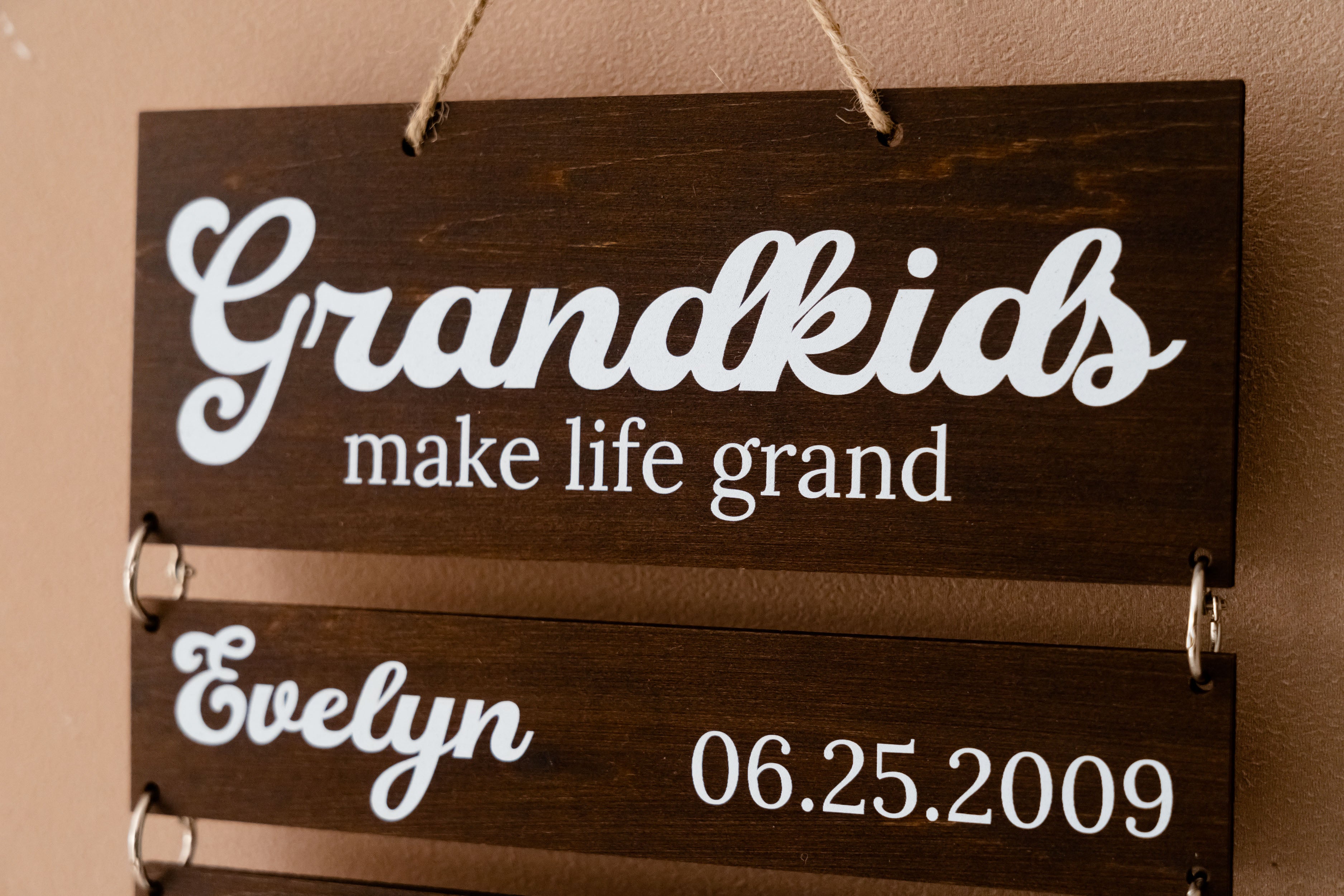 Personalized Family Name Sign Wood for Grandkids Wall Decor E98