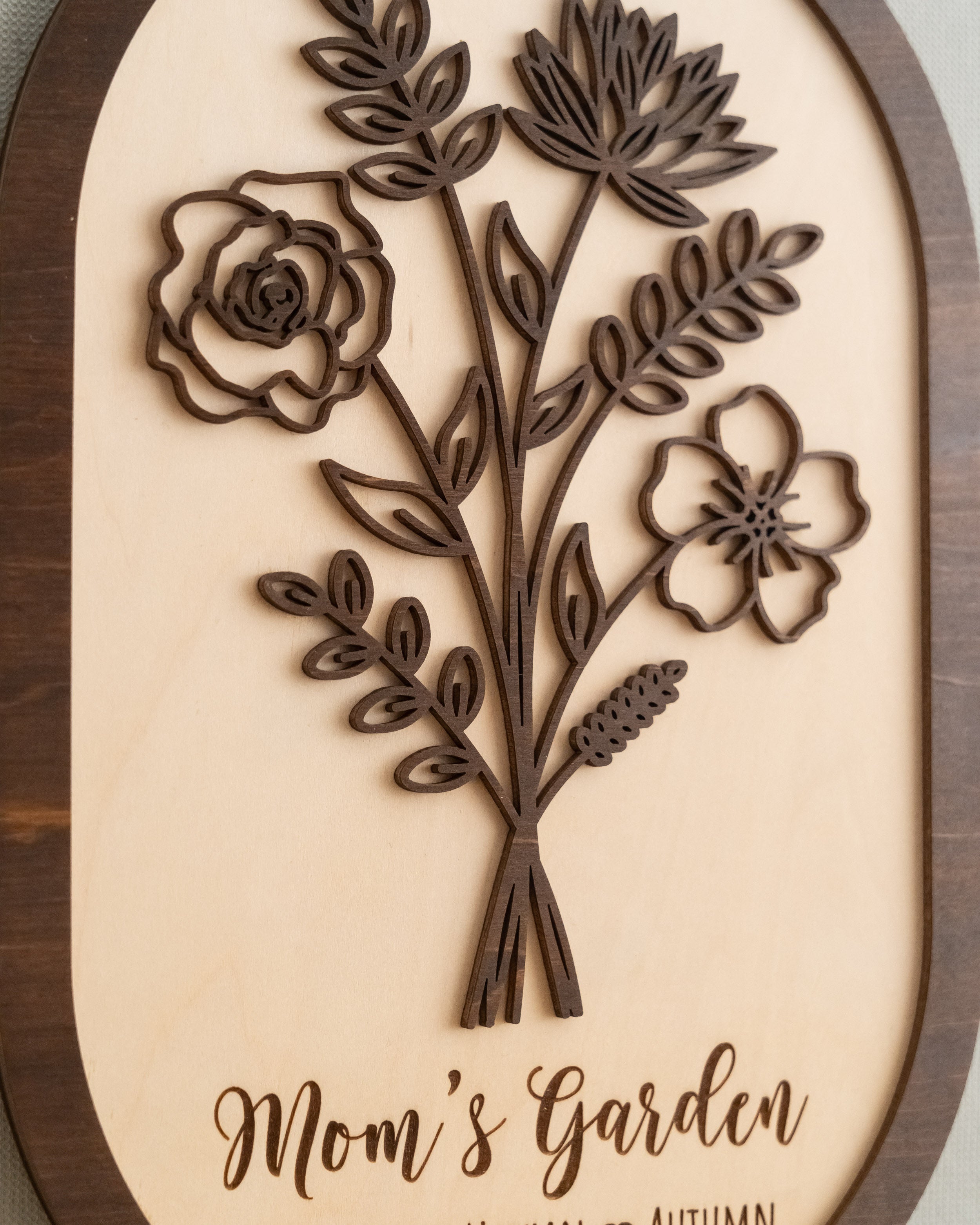 Personalized Wooden Family Garden Sign for Mom and Floral Decor J34