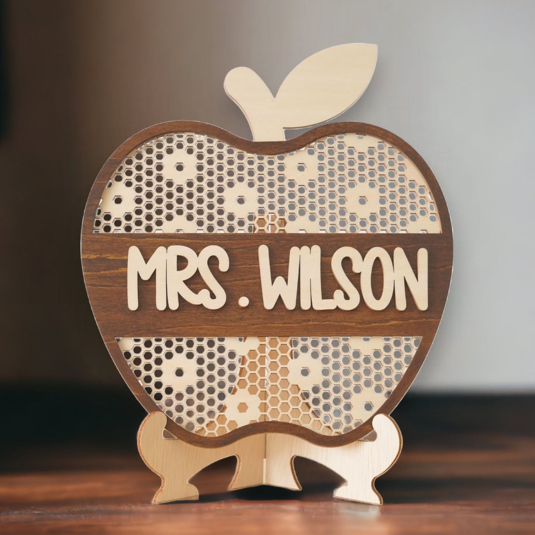 Personalized Wooden Teacher’s Apple Sign for Teacher Gifts and Desk Decor N82