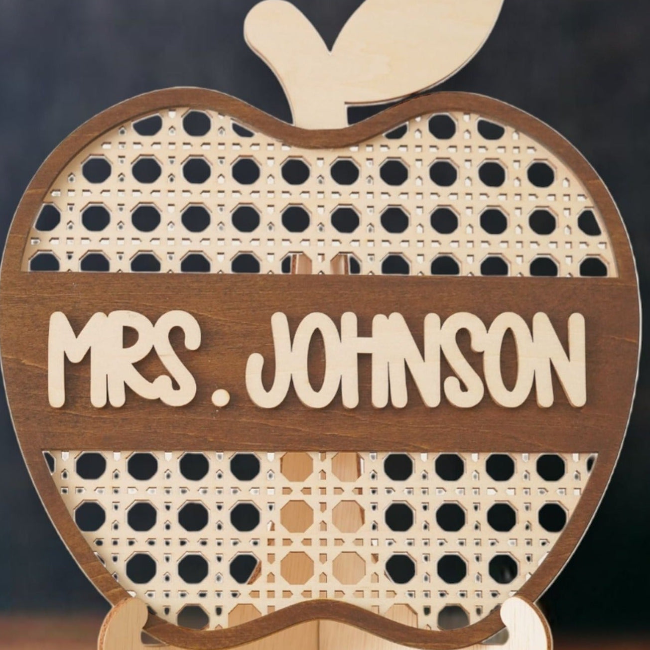 Personalized Wooden Teacher’s Apple Sign for Teacher Desk Decor and Gifts N82
