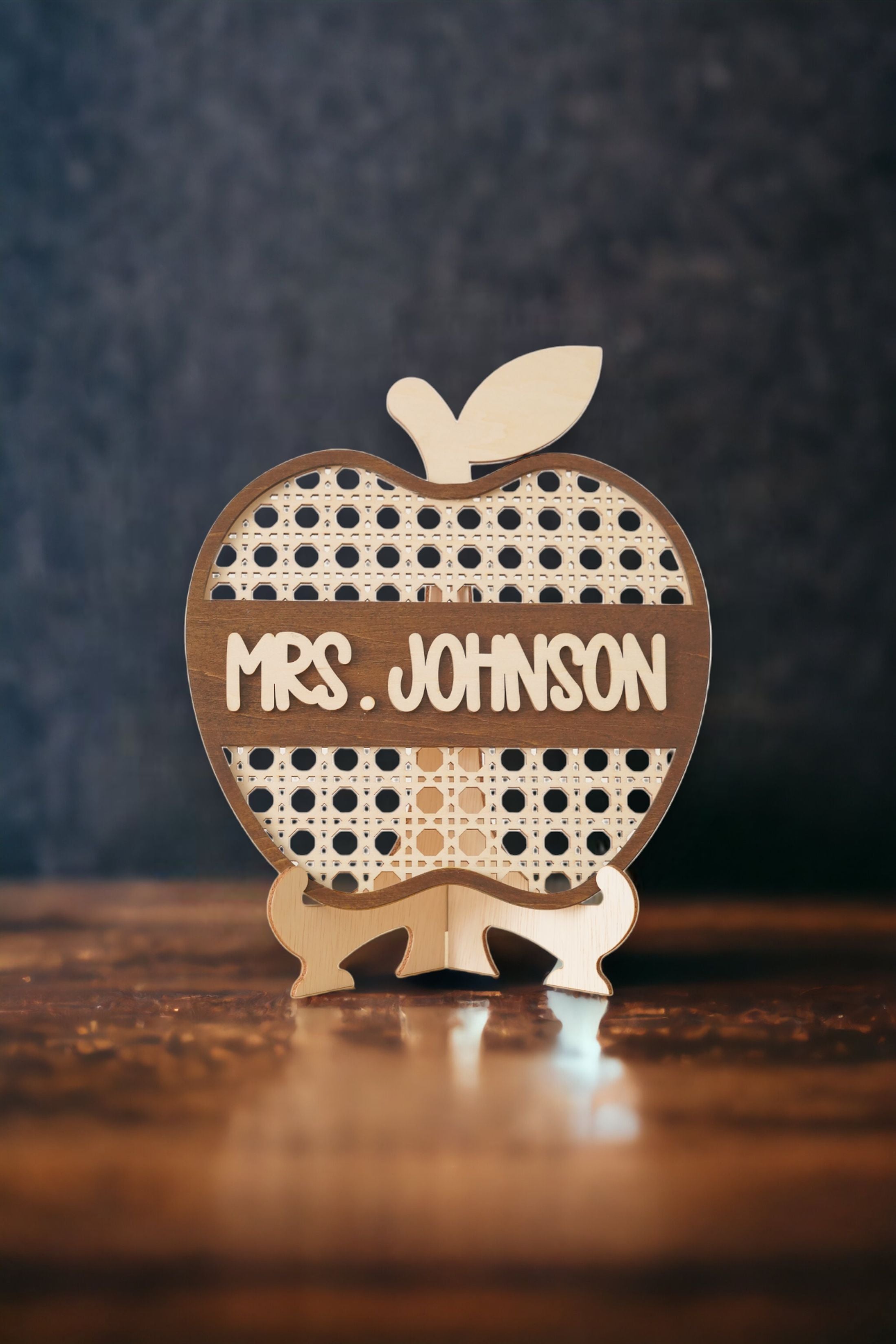 Personalized Wooden Teacher’s Apple Sign for Teacher Gifts and Desk Decor N82