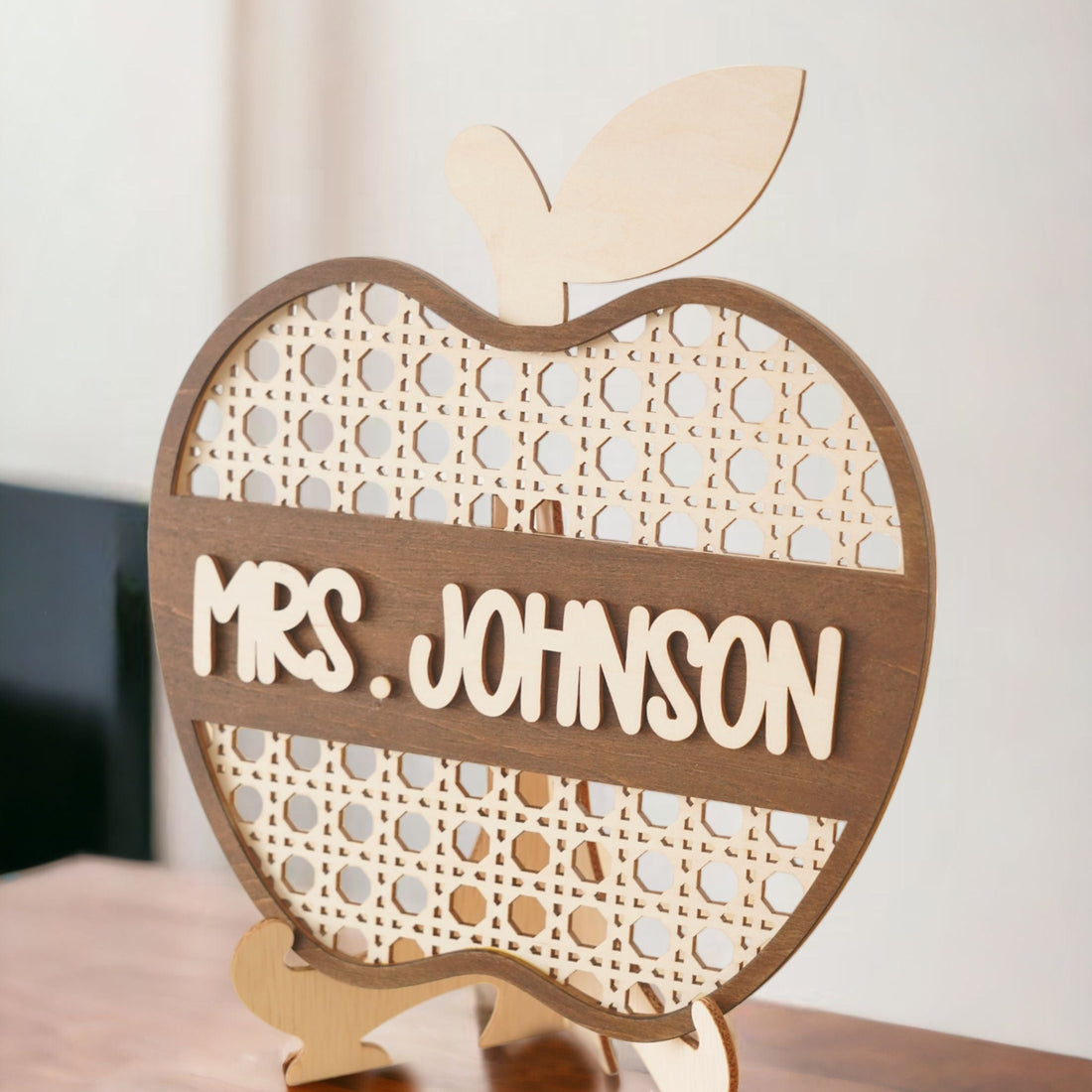 Personalized Wooden Teacher’s Apple Sign for Teacher Desk Decor and Gifts N82