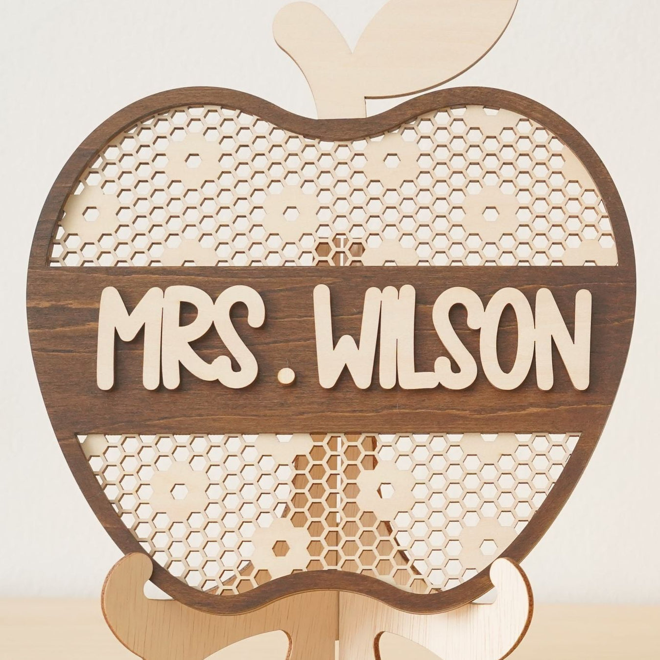 Personalized Wooden Teacher’s Apple Sign for Teacher Gifts and Desk Decor N82