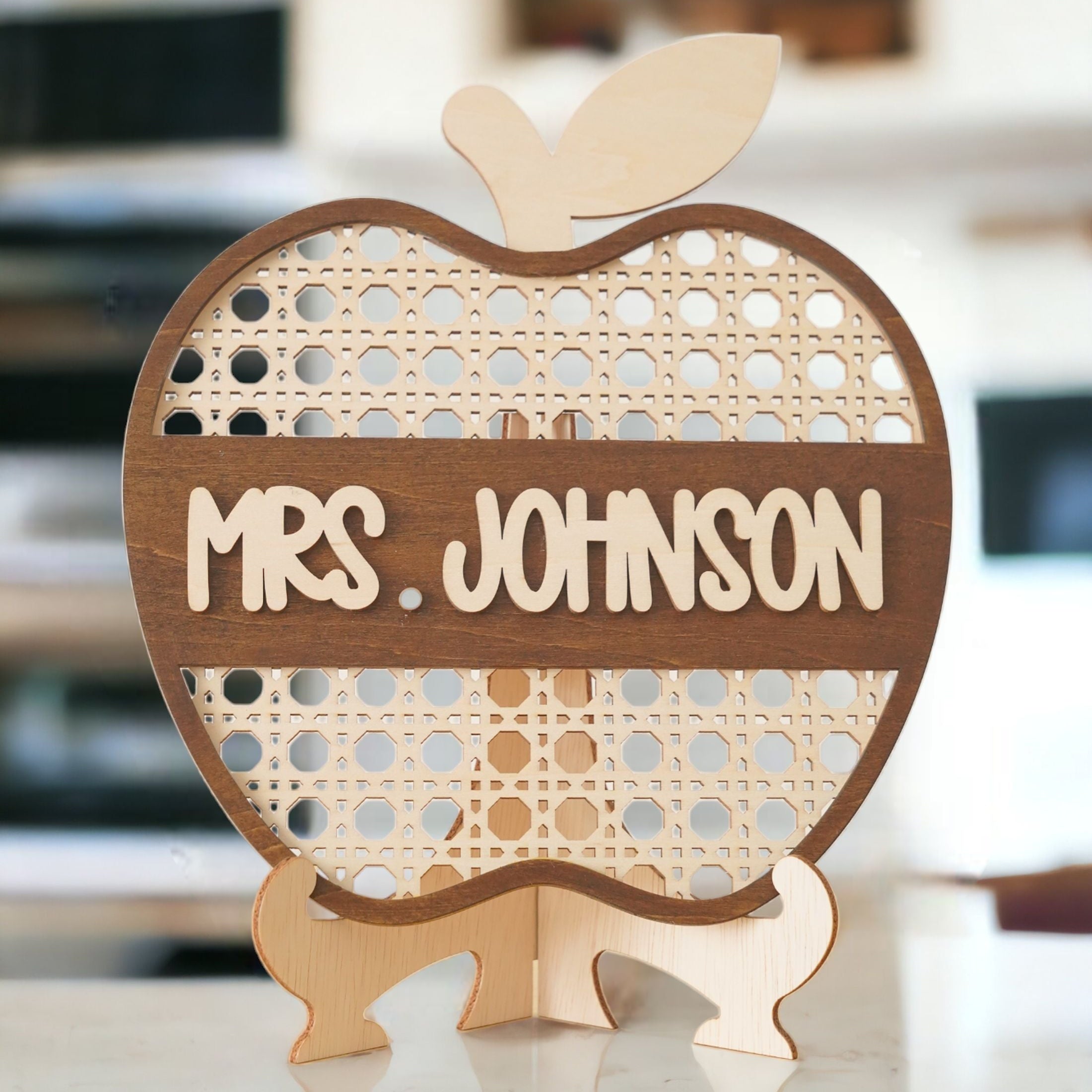 Personalized Wooden Teacher’s Apple Sign for Teacher Desk Decor and Gifts N82
