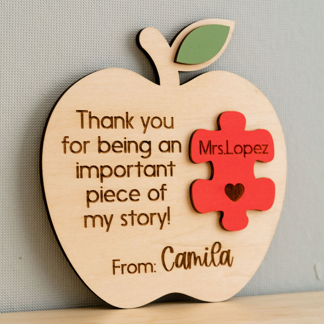 Personalized Wooden Teacher’s Apple Sign Teacher Gifts for Desk Decor J88