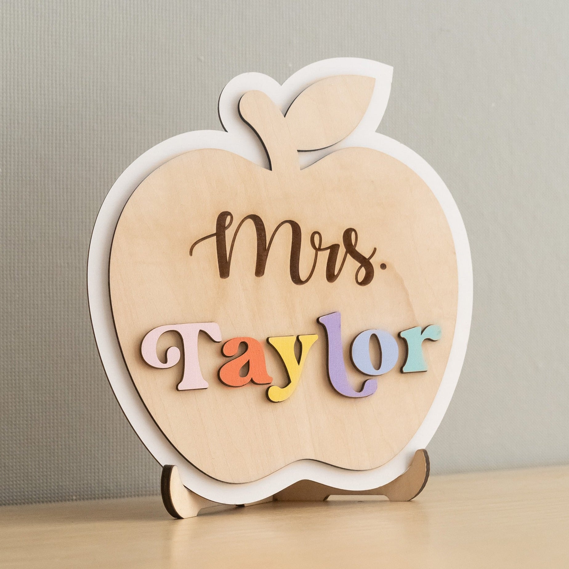 Personalized Wooden Teacher’s Apple Sign for Teacher Gifts J93