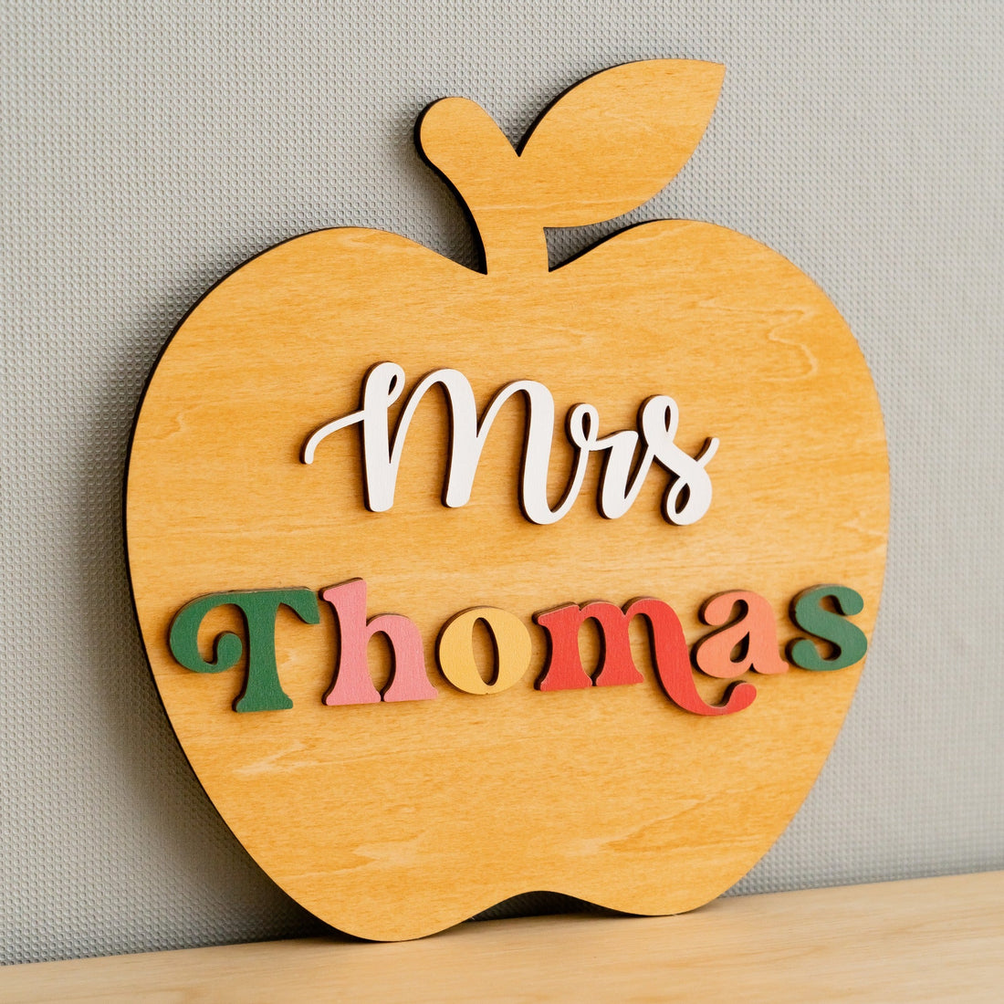 Personalized Wooden Teacher’s Apple Sign for Cute Teacher Gifts and Personalized Teacher Ornament J94