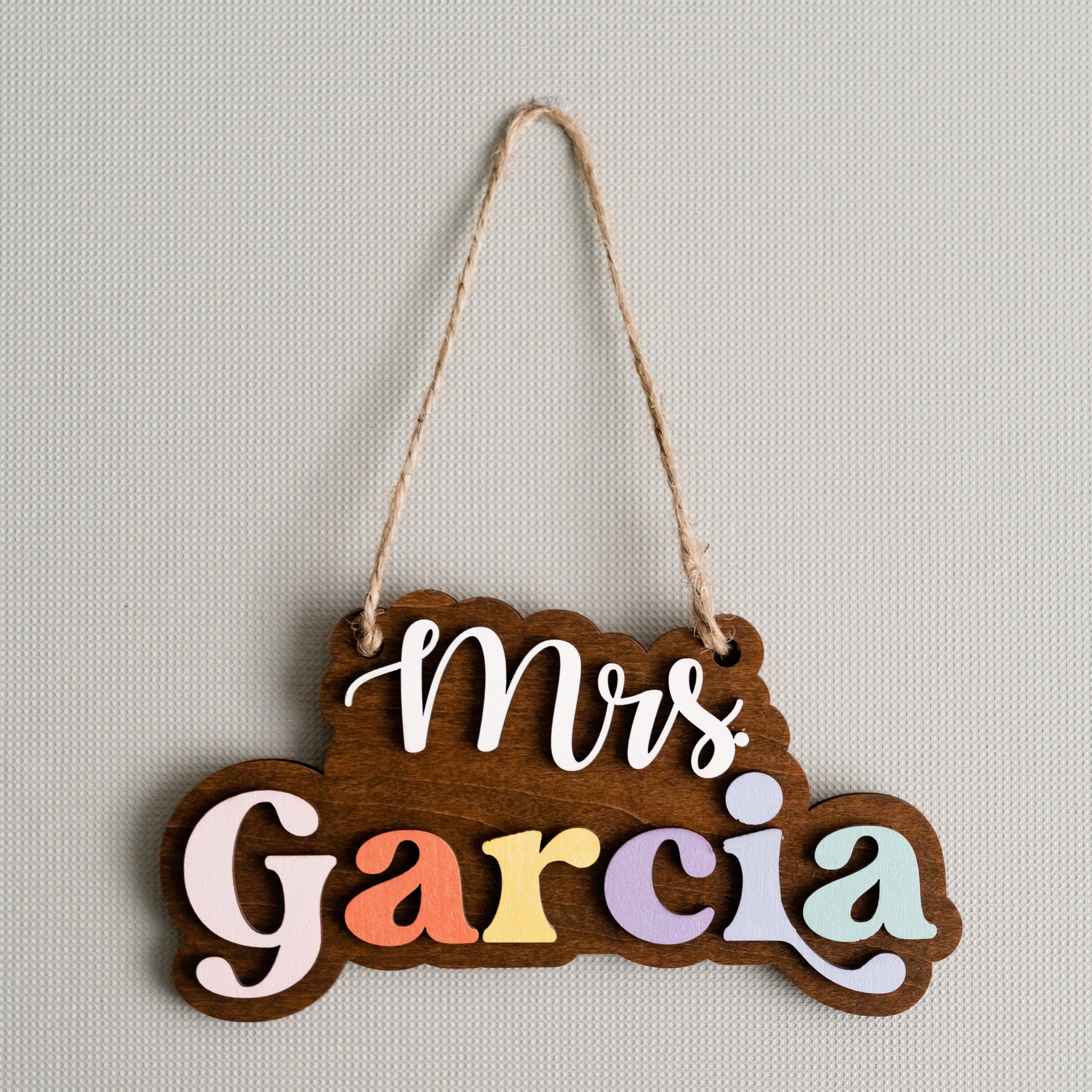 Personalized Wooden Teacher’s Name Hanging Sign for Teacher Appreciation Gifts J91