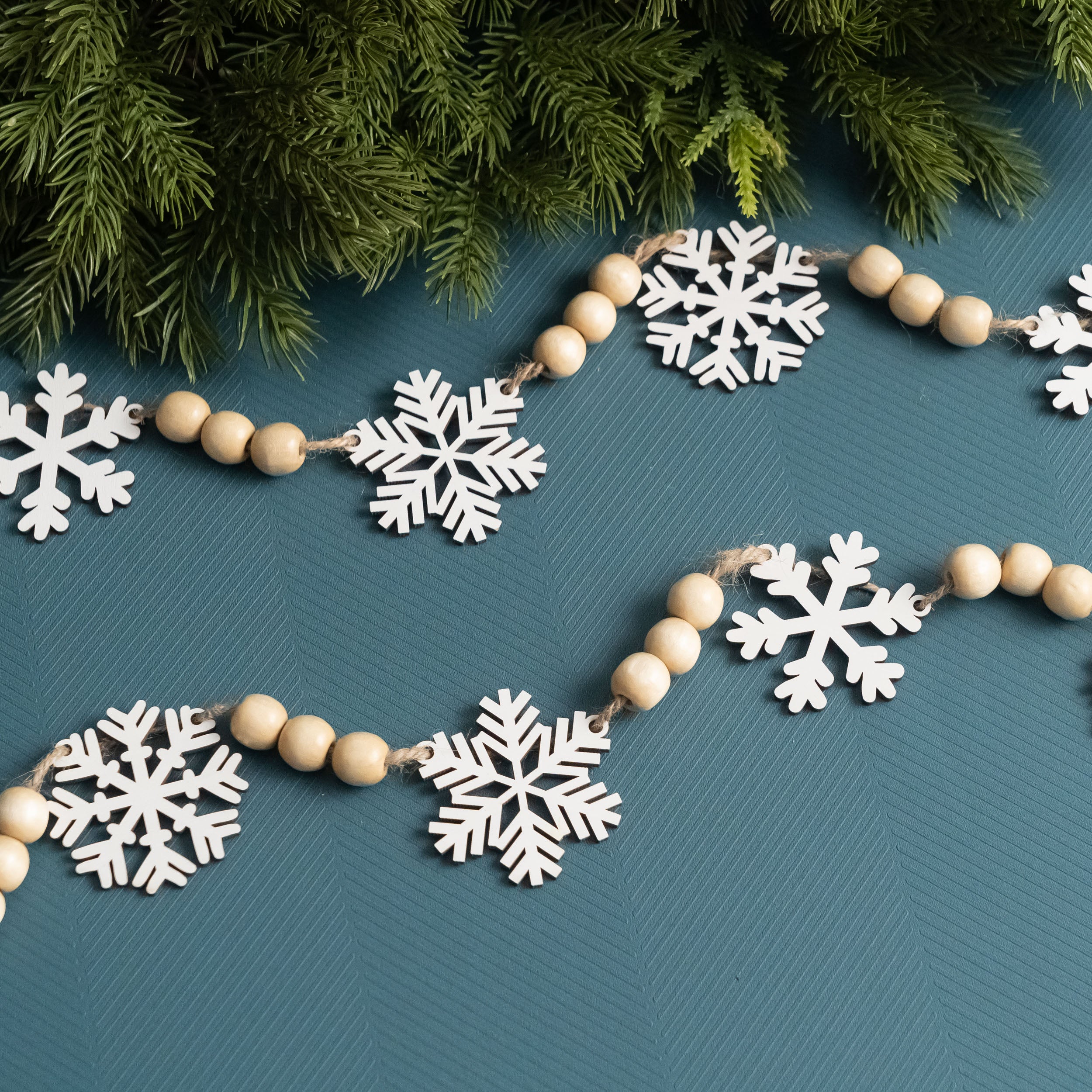 Wooden Snowflake Garland Wooden Beads Christmas Decorations for Rustic Holiday Decor Y03