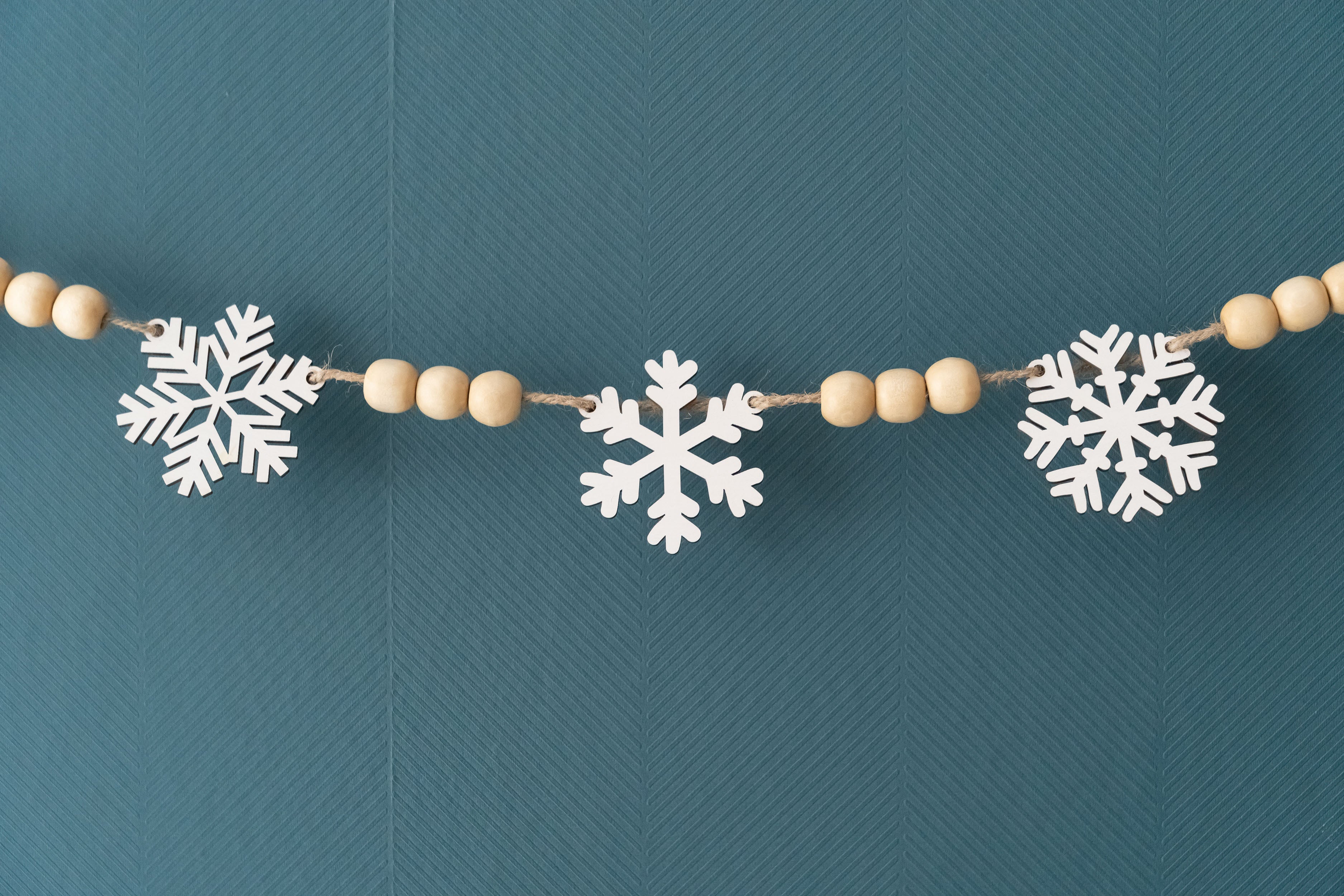 Wooden Snowflake Garland Wood Holiday Garland for Scandinavian Christmas Decor Y03