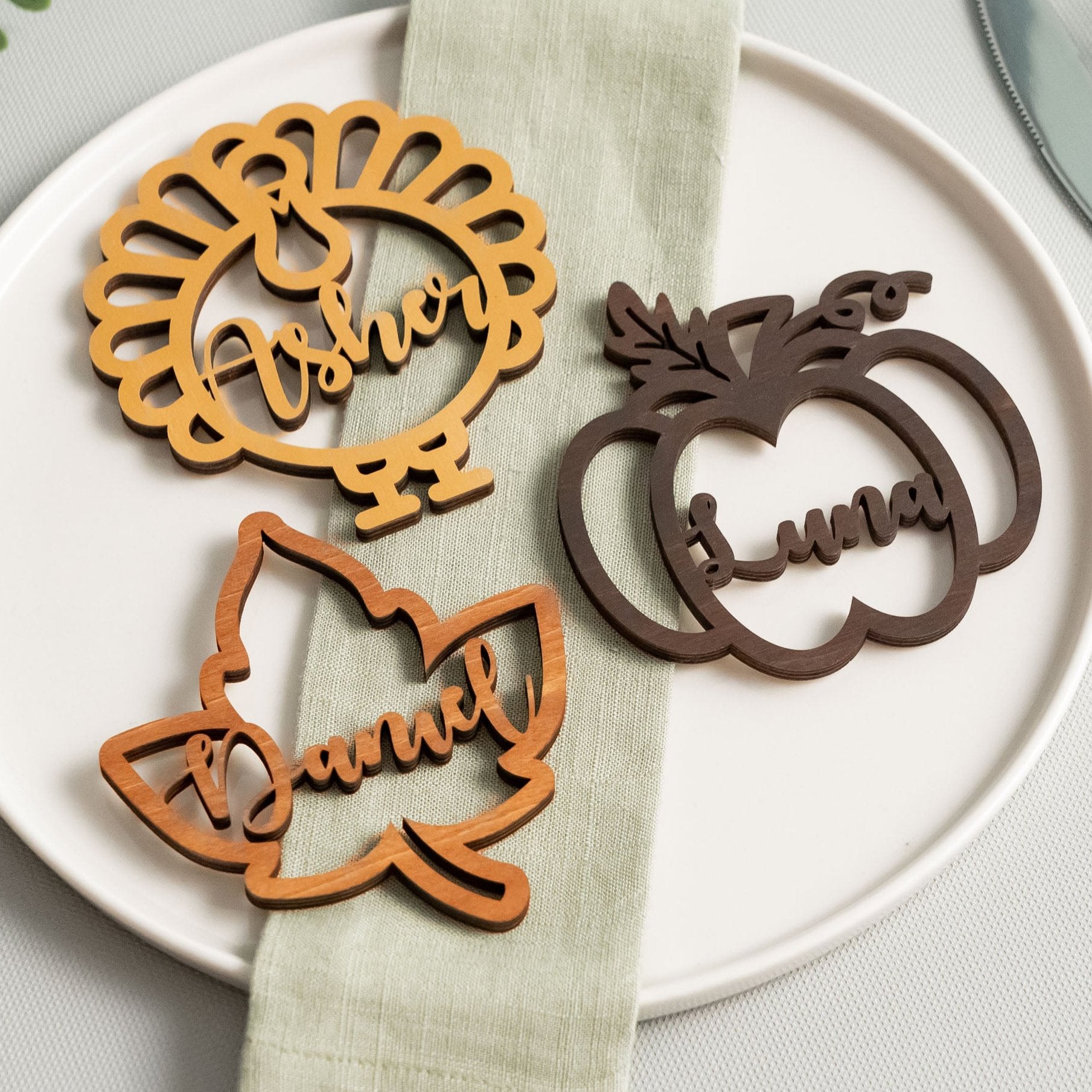 Personalized Wooden Place Cards for a Cozy Thanksgiving Table