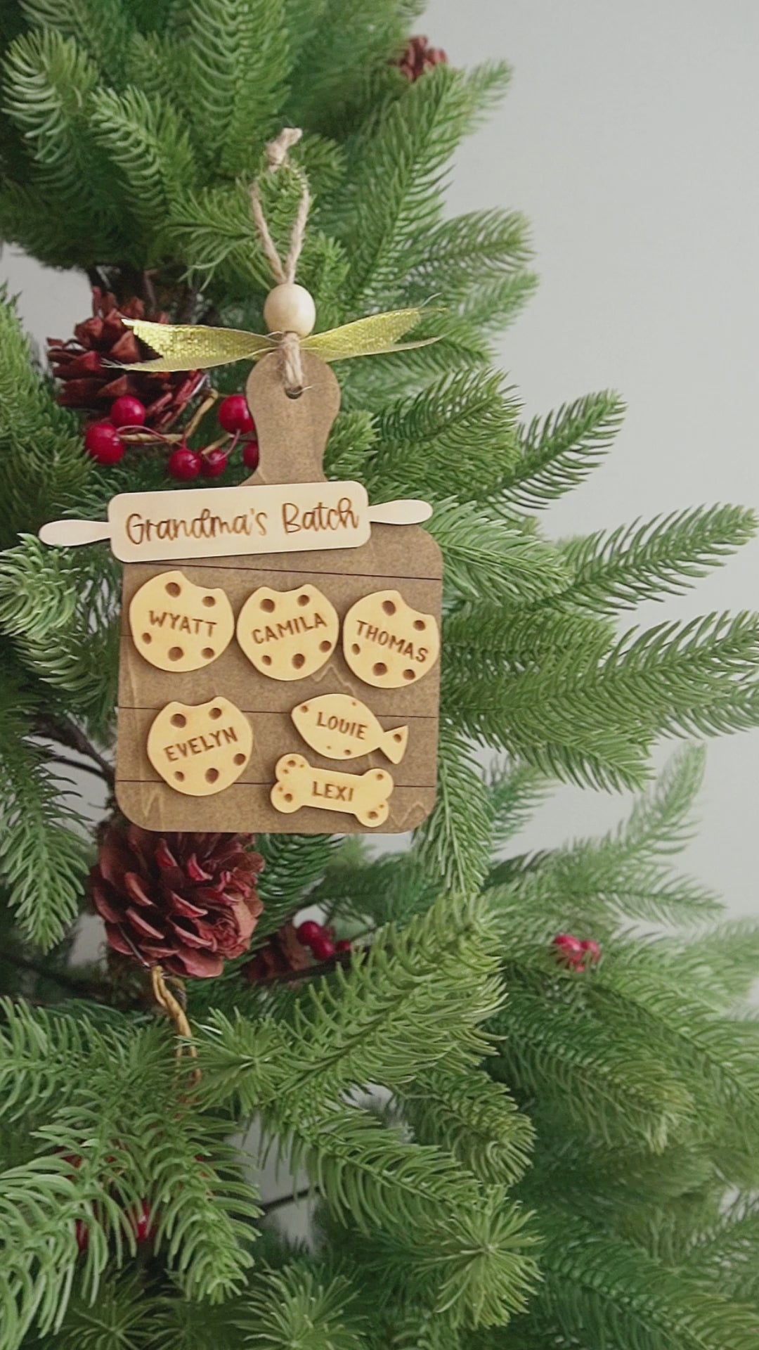 Personalized Family Cookie Cutting Board Ornament Wood Family Christmas Ornament and Custom Name Ornament O17