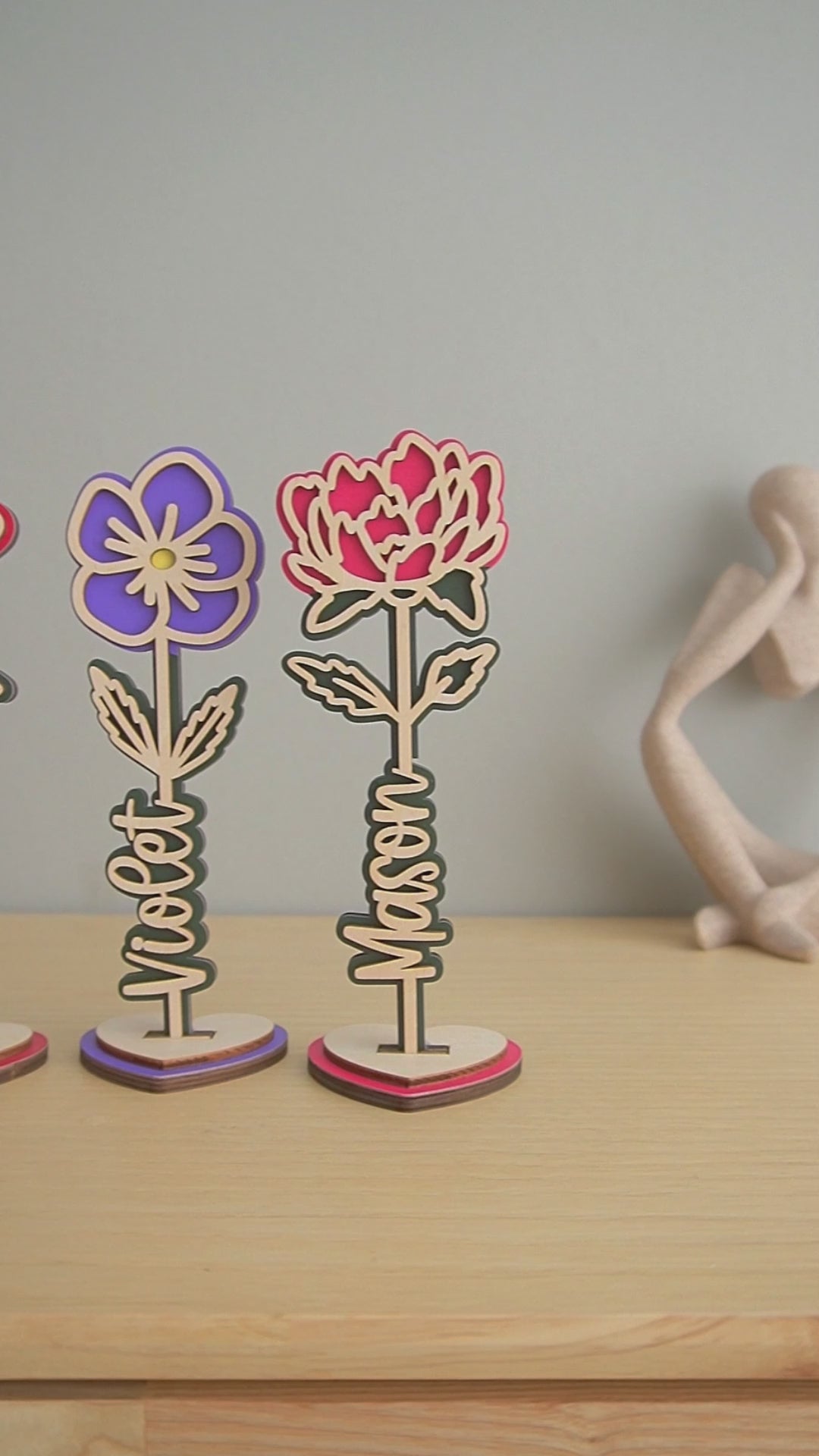 Personalized Wooden Flower Stand for Mom and Table Decor J48
